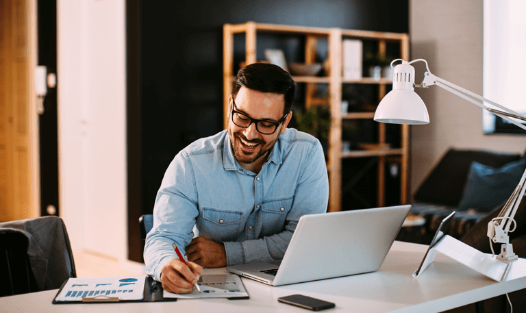 Movimientos sociales, tecnologías digitales e innovaciones positivas en el trabajo.